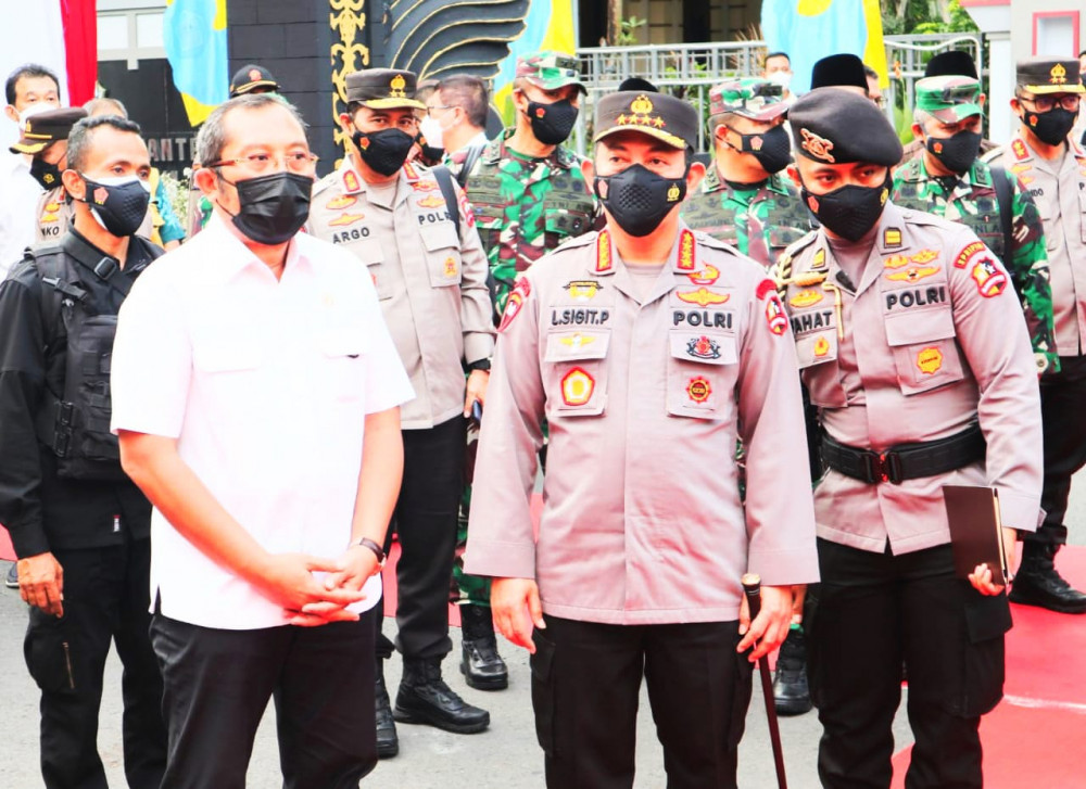 Wakil ketua DPRD Jatim Sahat Tua Simanjuntak dampingi Panglima TNI Dan Kapolri Tinjau Monev Prokes  Covid 19 di Kediri dan Lamongan